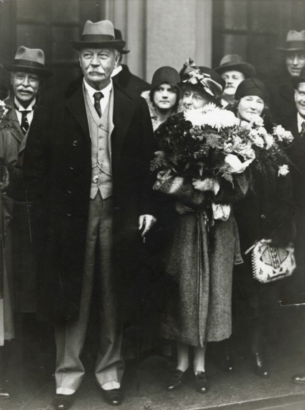 Scottish novelist Sir Arthur Conan Doyle and his wife, Stockholm, Sweden, 1929. Artist: Unknown