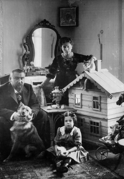 Russian author Alexander Kuprin at home with his family, Gatchina, Russia, early 20th century. Artist: Unknown