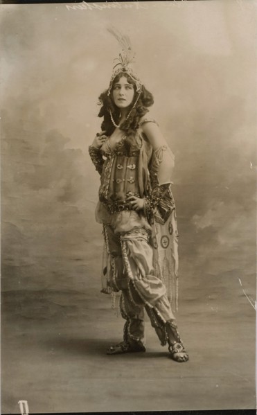 Ida Rubinstein, Russian ballerina, 1910. Artist: Unknown