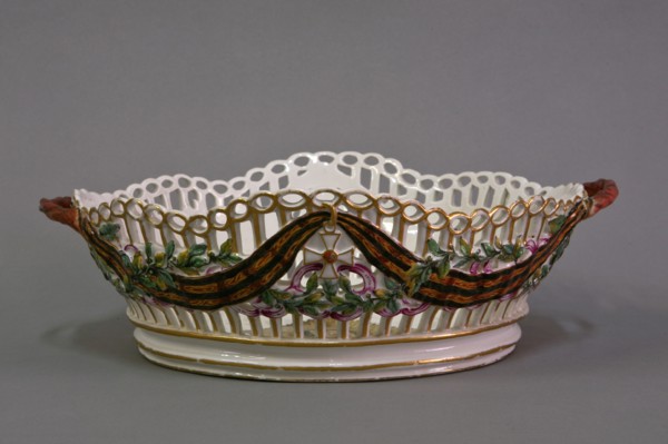 Bread Basket  from the Porcelain Dinner Service of the Order of Saint George the Triumphant (Gardner Porcelain Factory), 1777. Artist: Kozlov, Gavriil Ignatievich (1738-1791)