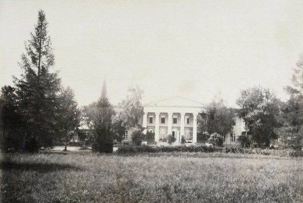 The House of the Levashov's Estate Osinovaya Roshcha, 1885. Artist: Anonymous