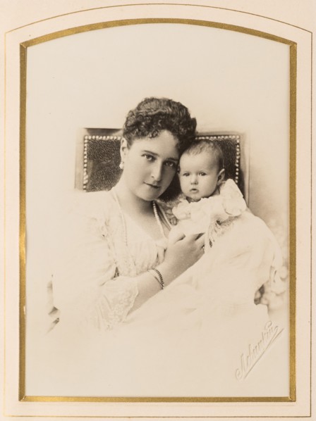 Empress Alexandra Fyodorovna with the infant Anastasia, fourth and youngest daughter of Nicholas II,