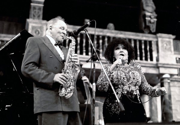 Cleo Laine and John Dankworth, The Globe, London, 2000. Artist: Brian O'Connor