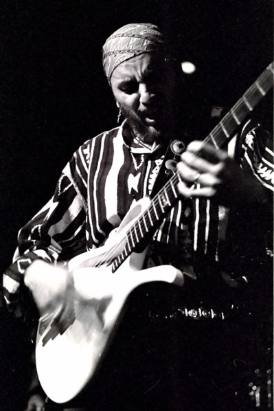 Jose Neto, Ronnie Scott's, London, 1995. Artist: Brian O'Connor