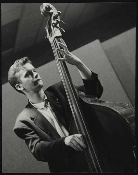 Bassist Arnie Somogyi playing at The Fairway, Welwyn Garden City, Hertfordshire, 28 April 1991. Artist: Denis Williams