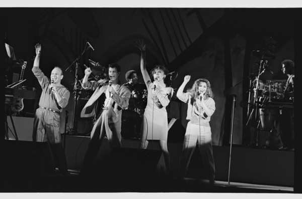 Manhattan Transfer , Odeon Hammersmith, 1988.   Artist: Brian O'Connor.