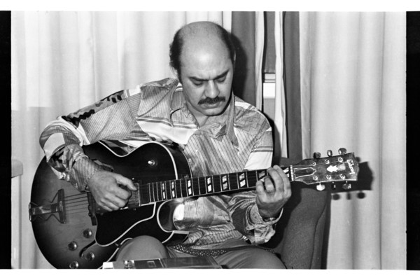 Joe Pass, London, 1976.   Artist: Brian O'Connor.