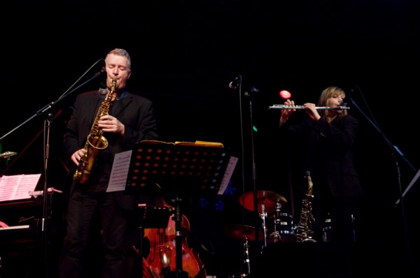 Richard Exall with Amy Roberts, The Under Ground, Eastbourne, East Sussex, Dec 2015. Artist: Brian O'Connor.