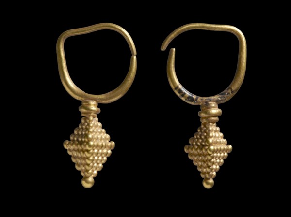 Pair of gold earrings, Parthian, c2nd century. Artist: Unknown.