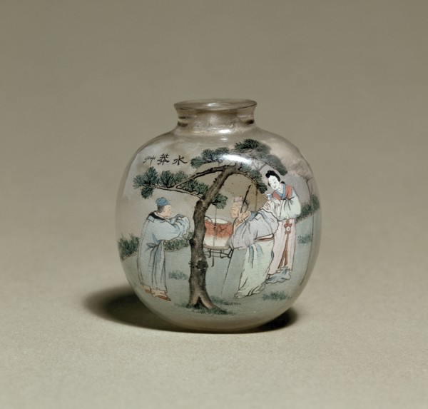 Snuff bottle with figures by a tree, 1903. Artist: Ye Zhongshan.