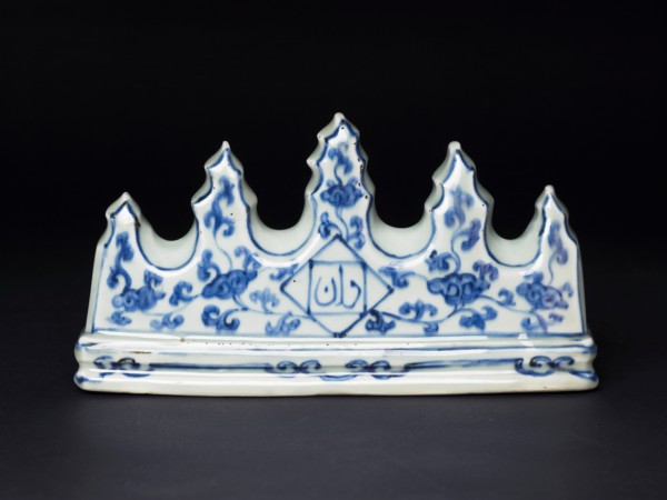 Brush rest with floral scroll and Arabic calligraphy, Ming Dynasty, Zhengde Period, 1506-1521. Artist: Unknown.