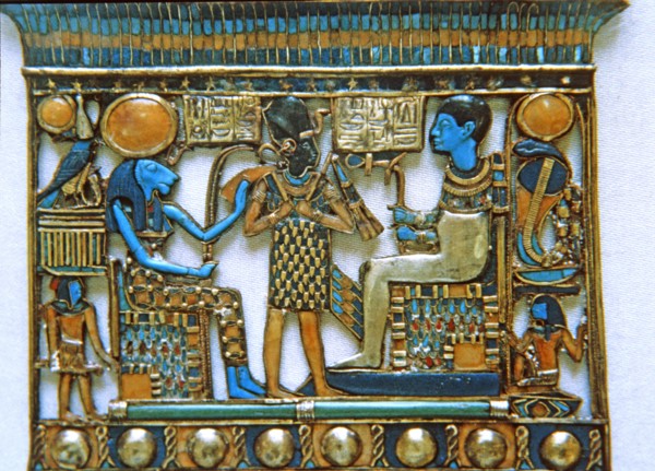 Treasure of Tutankhamen, jewel in the funerary trousseau in which the Pharaoh appears between the?