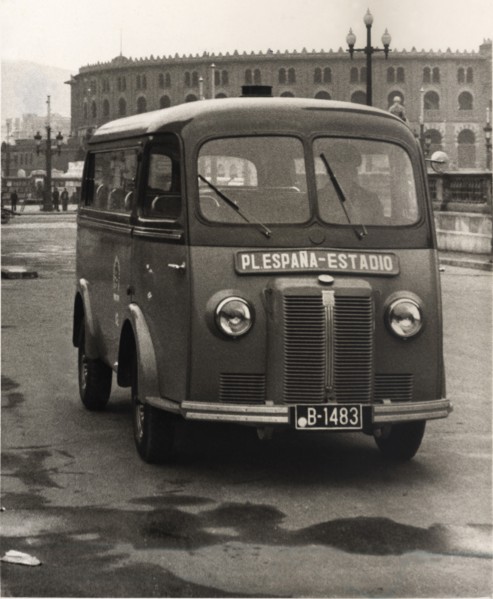 Minibus of public transport to the line from the Spain Square to the Montjuic Stadium and Nationa?