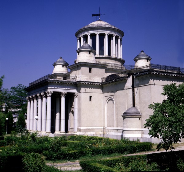 Façade of the astronomical observatory (1790), by Juan de Villanueva.