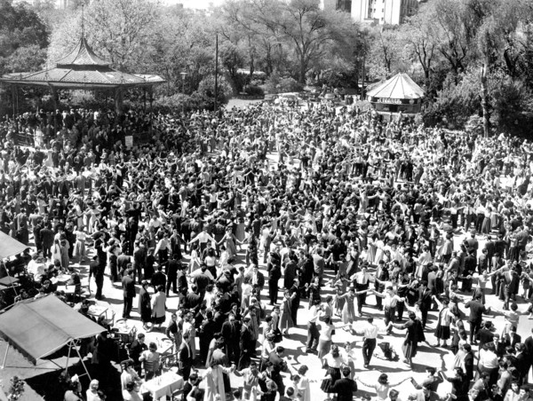 Sardana dancing, traditional dance of Catalonia, in the Ciutadella Park of Barcelona, photo from ?