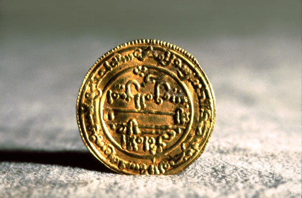 Andalusian gold dinar, also called 'Mancuso', used in Catalan counties during feudal times.