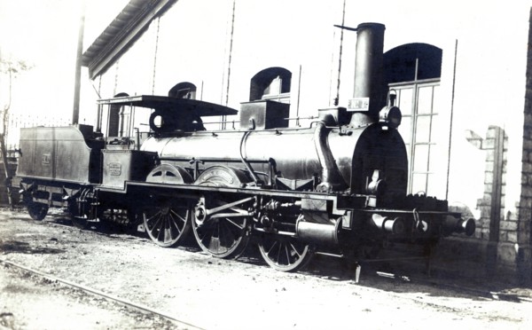 Steam engine number 1 built by Paren Schaken & Co. of Paris, systema of outer cylinders with two ?