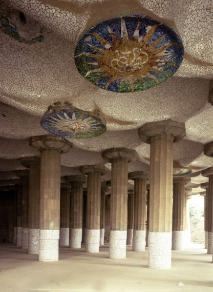 Detail of the roof of the forest of columns that support the great square of Guell Park, designed?