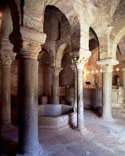Baptistery of San Miguel de Egara in Terrassa, interior view with columns arranged around the font.
