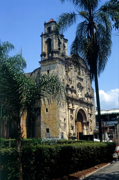 Façade and bell tower of the Temple of the Third Order located in the forecourt of the Cathedral ?