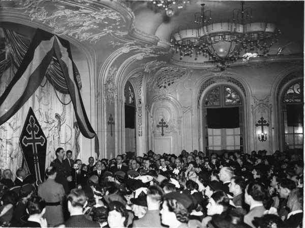 Private reception hosted by General Charles De Gaulle to the French colony at the Savoy Hotel in ?