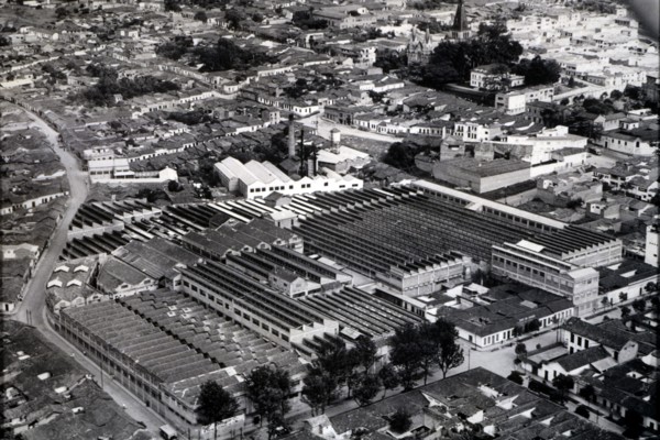 Aerial view of an industrial complex located in Medellín, 1940.