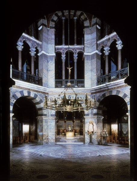 Palatine Chapel of Charlemagne, inside view of the octagon with the main altar.