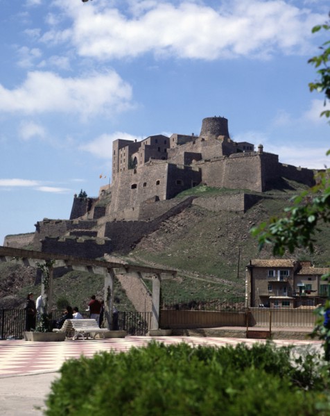 Exterior view of the Cardona Castle, it preserves remains of the 12th and 13th centuries building?