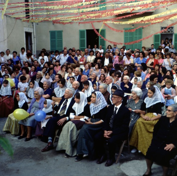 Homage to the Old Age', popular festivals organized by public bodies in the town of Manacor in Ma?