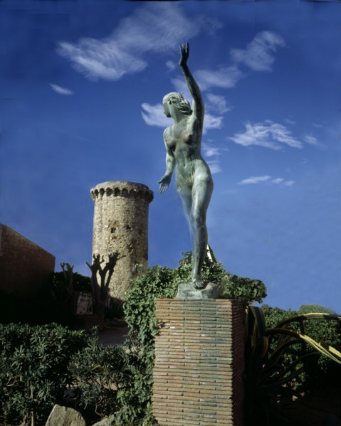 Detail of a bronze Sculpture by sculptor Enric Monjo i Garriga, in front of the house where the a?