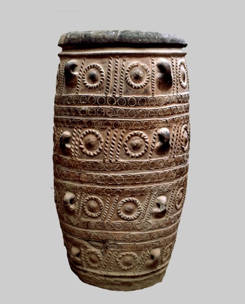 Great jar in the ruins of Knossos.