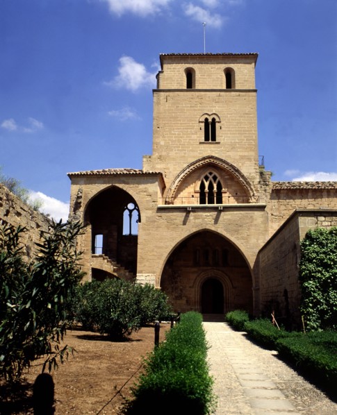 Exterior view of the entrance to Alcañiz castle (Teruel).