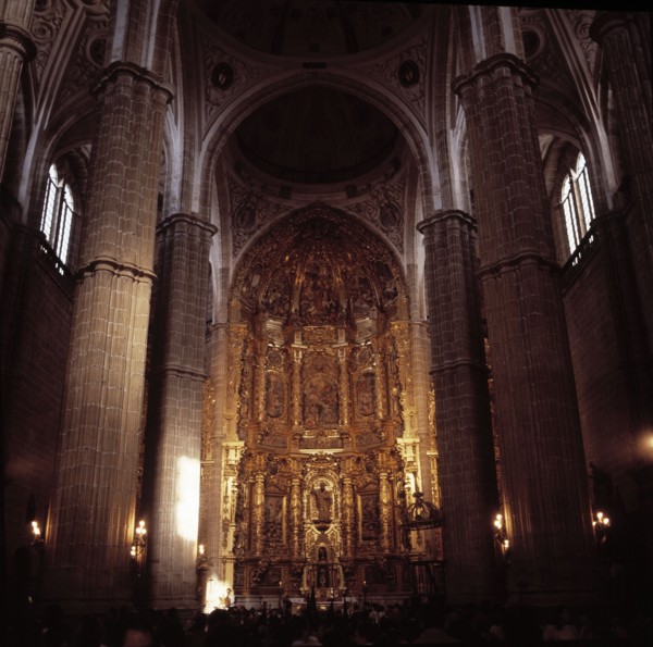 Interior of the church of Santiago, in the background the main altarpiece made in 1703 by Tomas d?
