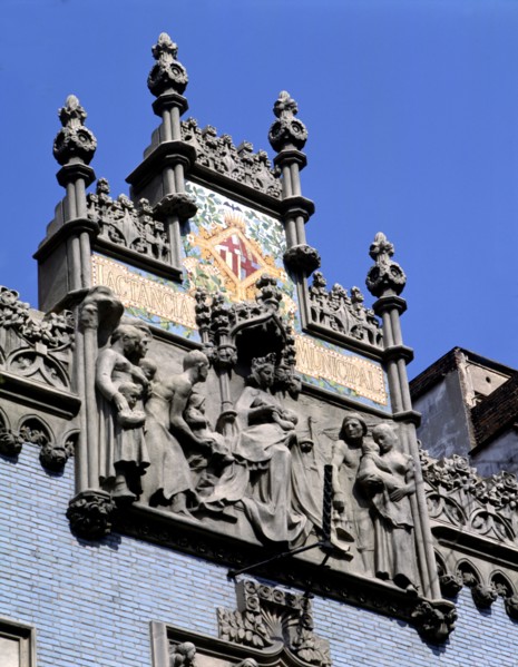 Frieze of the Breastfeeding Municipal Building in the Gran Via in Barcelona, ??1910, sculptures b?