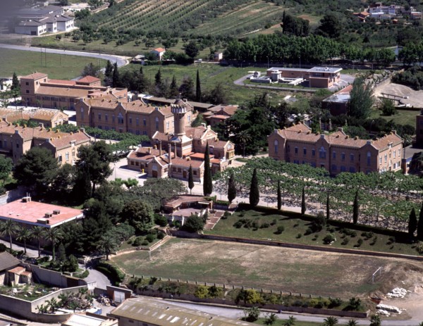 Pere Mata mental hospital, built between 1899 and 1919 by Lluís Domènech i Muntaner, partial aeri?