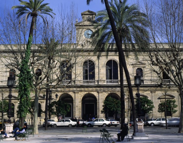 View of the City Hall façade, construction begun in 1527 by Diego Riaño.
