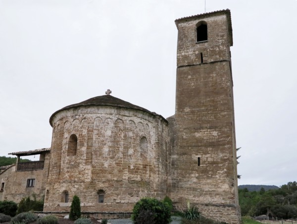 Church of Sant Esteve of Olius, 12th century, the bell tower was built in the 16th century.