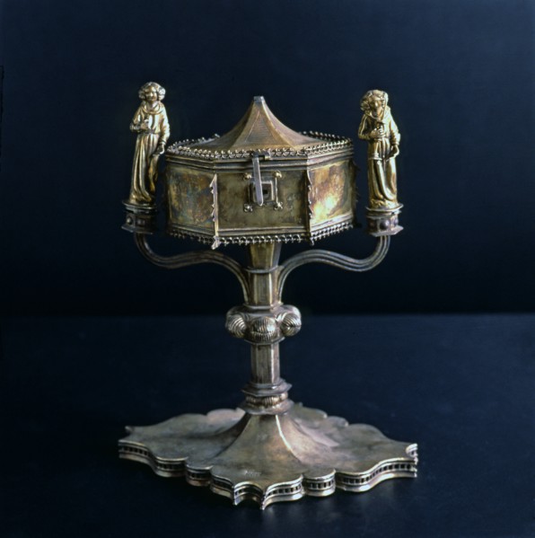Ostentorium pyx made in embossed and engraved gilded silver.