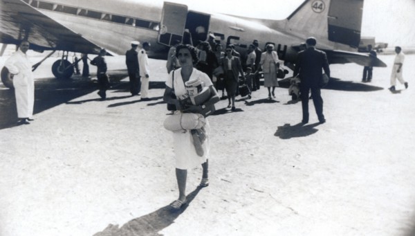 Madrid. Barajas Airport. Arrival of an airliner, 1940s.