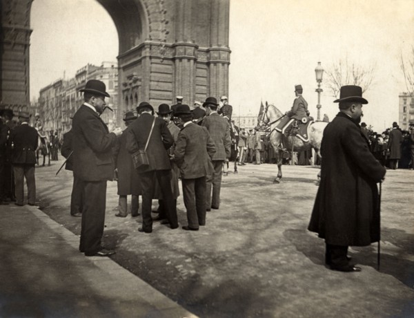 Barcelona. People in the swear allegiance to the flag ceremony of 1902 in the Victor Pradera Hall.
