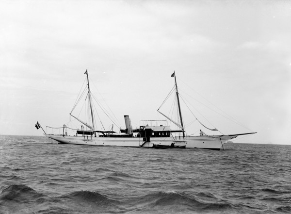The steam yacht 'Beg Hir', 1914. Creator: Kirk & Sons of Cowes.