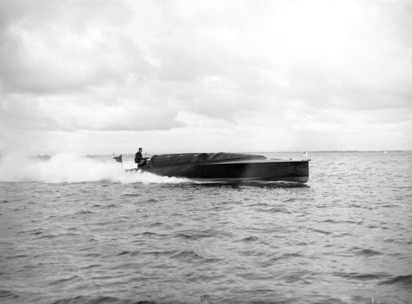 The hydroplane 'Maple Leaf IV', 1913. Creator: Kirk & Sons of Cowes.