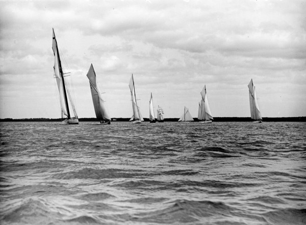 Start for the King's Cup yacht race, 1913. Creator: Kirk & Sons of Cowes.