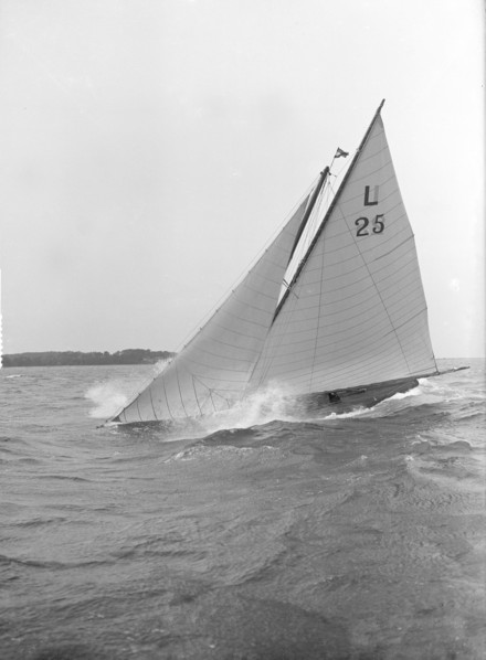 'Cremona' crashes through wave, 1913. Creator: Kirk & Sons of Cowes.