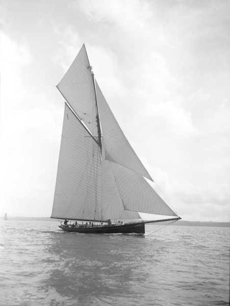 The gaff rigged cutter 'Bloodhound' sailing close-hauled, August 1911. Creator: Kirk & Sons of Cowes.