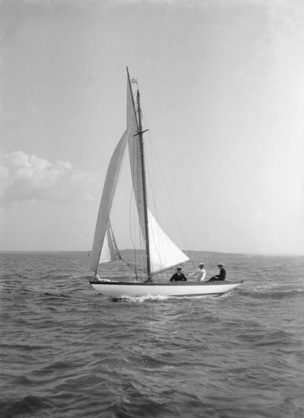 The 6 Metre 'Correnzia', 1911. Creator: Kirk & Sons of Cowes.