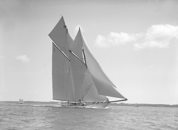 The handsome racing schooner 'Waterwitch', 1911. Creator: Kirk & Sons of Cowes.