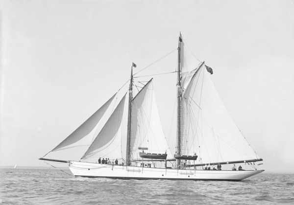 The schooner 'Dwyn-Wen', 1914. Creator: Kirk & Sons of Cowes.