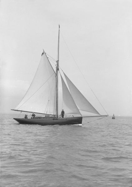 The gaff rigged cutter 'Wych' under sail, 1914. Creator: Kirk & Sons of Cowes.