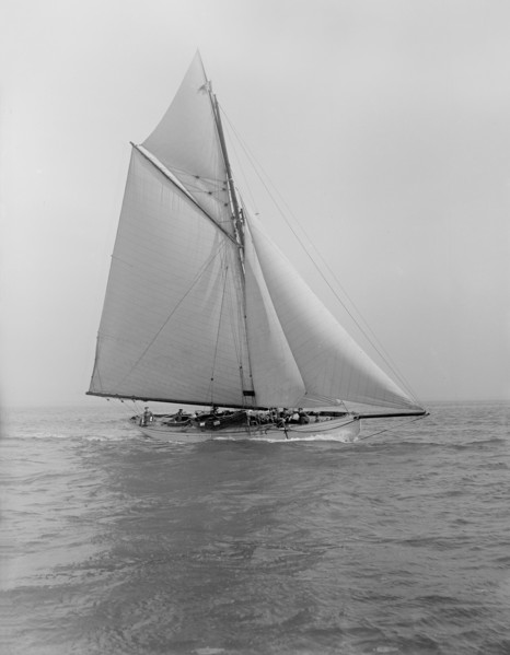 The cutter 'Grisette' sailing close-hauled, 1913. Creator: Kirk & Sons of Cowes.